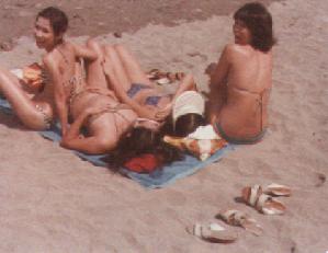 Enna, Shelly, Lilly and Nancy after the Samudra Beach run on 19th August 1979